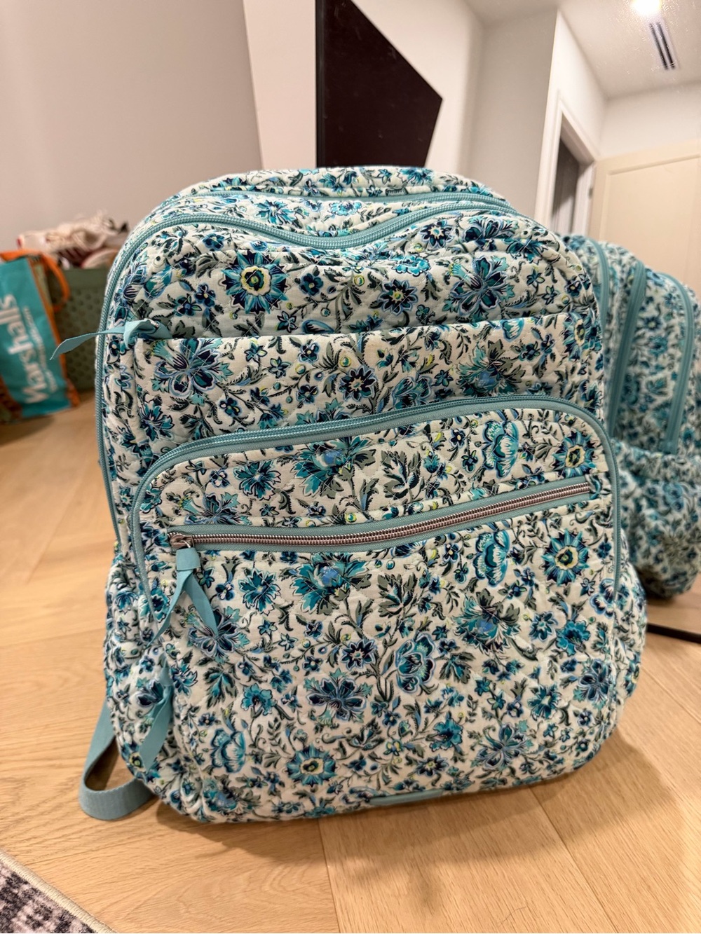 Vera Bradley Teal and White Floral Quilted Backpack🩵🤍🌿
